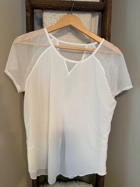 Lululemon tshirt